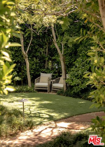 819 N La Jolla Avenue, Los Angeles, CA 90046