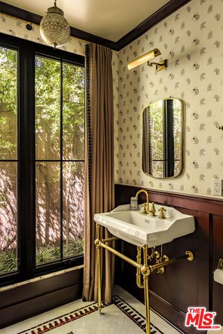 819 N La Jolla Avenue, Los Angeles, CA 90046