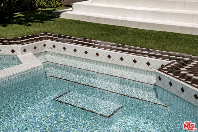 819 N La Jolla Avenue, Los Angeles, CA 90046