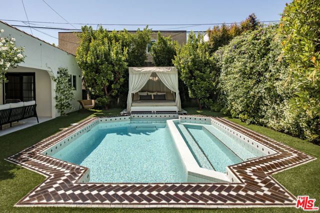 819 N La Jolla Avenue, Los Angeles, CA 90046