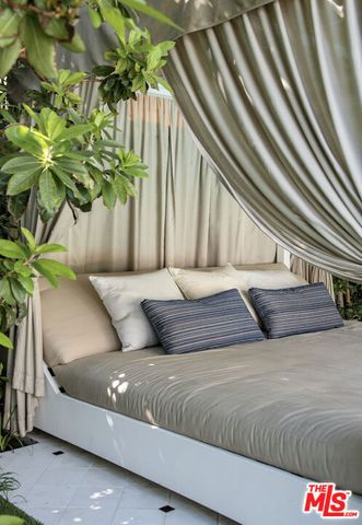 819 N La Jolla Avenue, Los Angeles, CA 90046