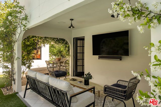 819 N La Jolla Avenue, Los Angeles, CA 90046