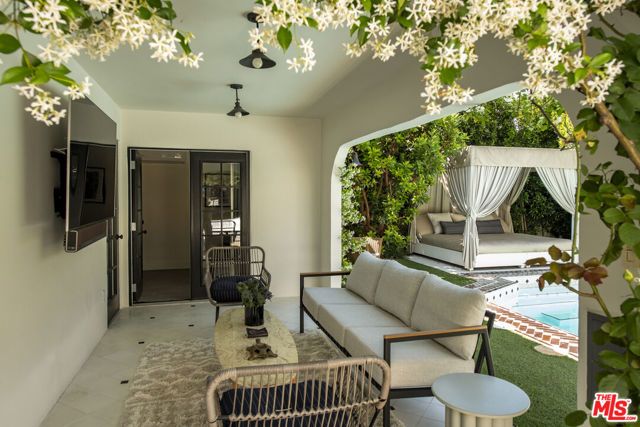 819 N La Jolla Avenue, Los Angeles, CA 90046