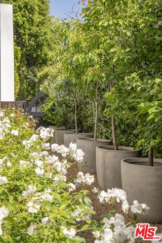 819 N La Jolla Avenue, Los Angeles, CA 90046