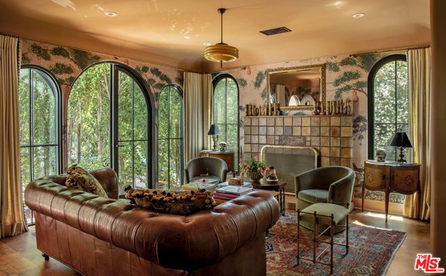 819 N La Jolla Avenue, Los Angeles, CA 90046