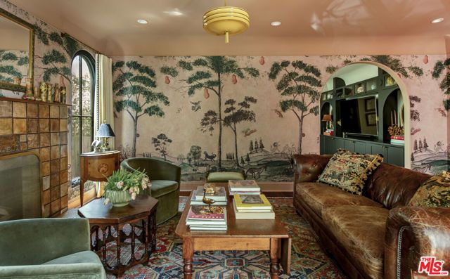 819 N La Jolla Avenue, Los Angeles, CA 90046