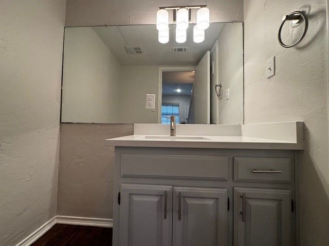 1118 Kathy Lane, Lewisville, TX 75067