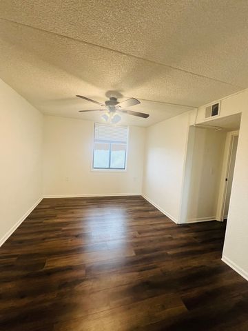 1750 N Marywood Avenue 402, Aurora, IL 60505