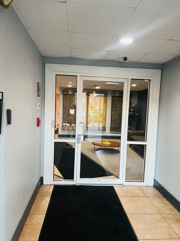 1750 N Marywood Avenue 402, Aurora, IL 60505