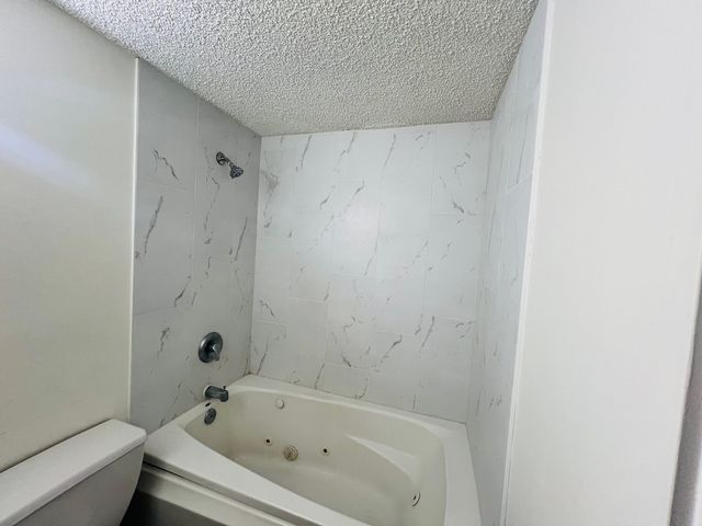 1750 N Marywood Avenue 402, Aurora, IL 60505