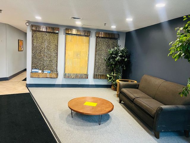 1750 N Marywood Avenue 402, Aurora, IL 60505