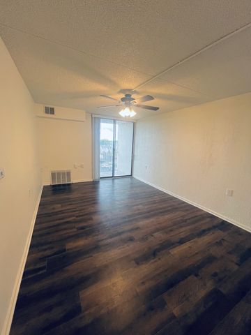 1750 N Marywood Avenue 402, Aurora, IL 60505
