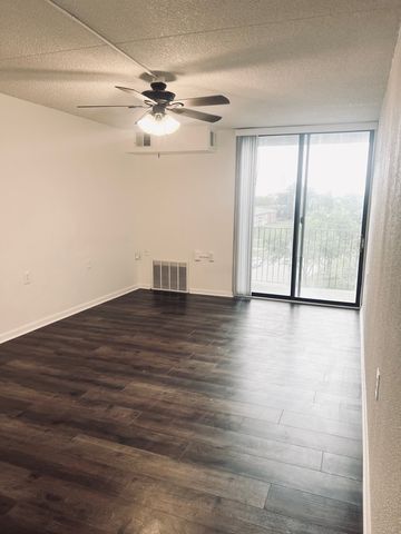 1750 N Marywood Avenue 402, Aurora, IL 60505