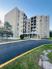 1750 N Marywood Avenue 402, Aurora, IL 60505