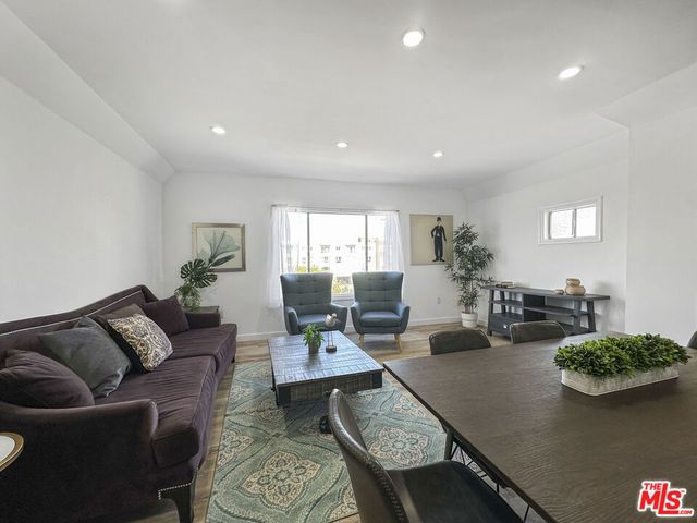 5107 Crenshaw Boulevard, Los Angeles, CA 90043