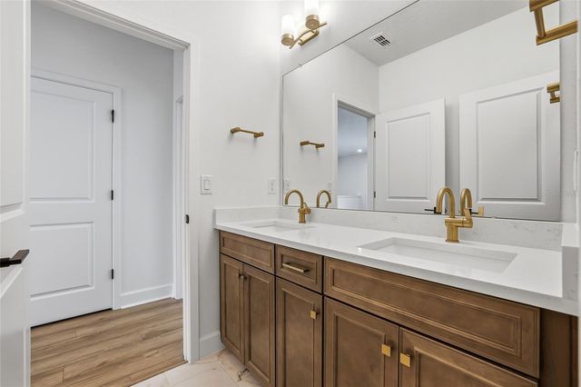 412 W PARIS STREET, Tampa, FL 33604