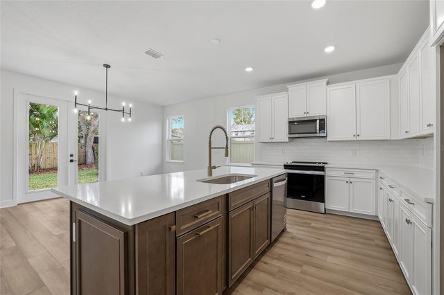 412 W PARIS STREET, Tampa, FL 33604