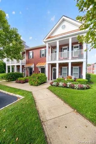 4 Village Drive 4, East Islip, NY 11730