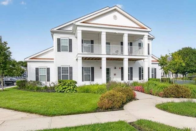 4 Village Drive 4, East Islip, NY 11730