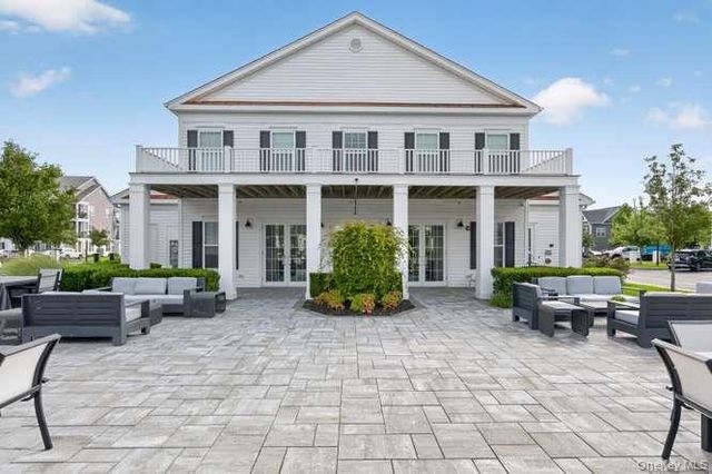 4 Village Drive 4, East Islip, NY 11730