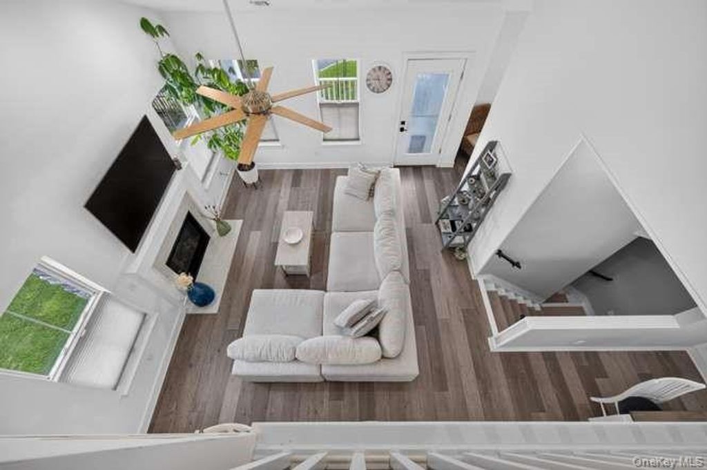 4 Village Drive 4, East Islip, NY 11730 — photo 4