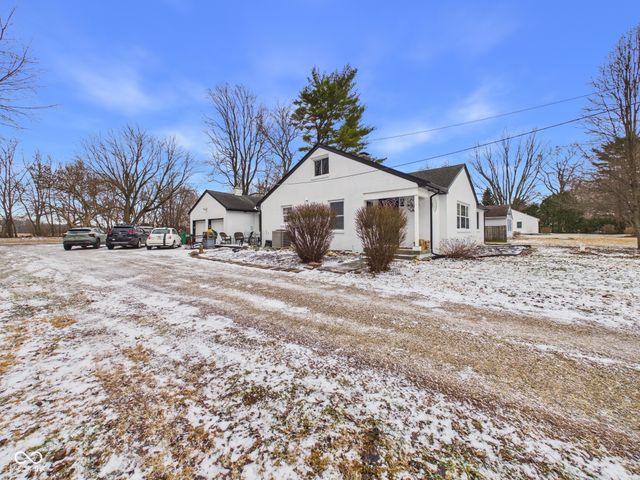 8480 S Honey Creek Road, Muncie, IN 47302