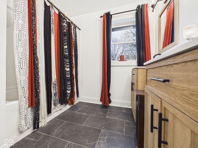 8480 S Honey Creek Road, Muncie, IN 47302