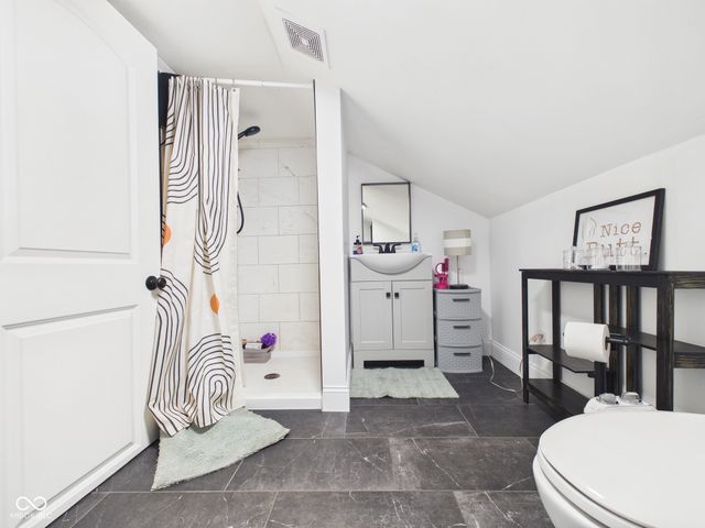 8480 S Honey Creek Road, Muncie, IN 47302