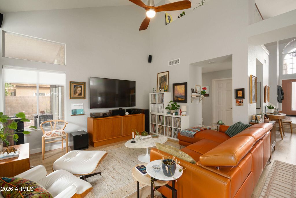Image 12 of property listing at 1591 W JASPER Drive, Chandler, AZ 85224