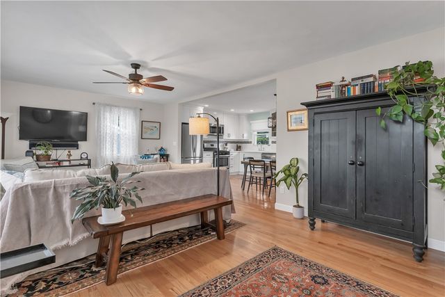 10 Read Avenue, Warren, RI 02885