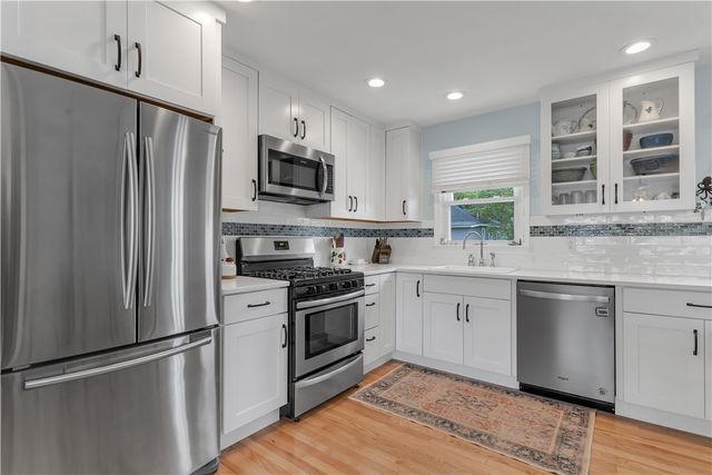 10 Read Avenue, Warren, RI 02885