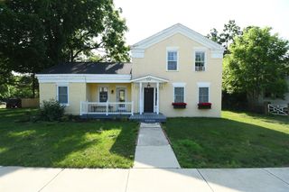 514 N Kalamazoo Street, Paw Paw, MI 49079