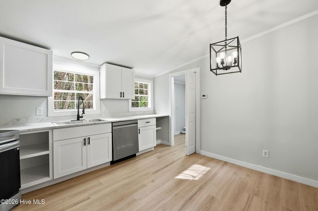 808 Wildwood Circle, Hampstead, NC 28443