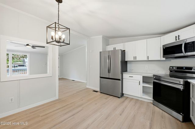 808 Wildwood Circle, Hampstead, NC 28443