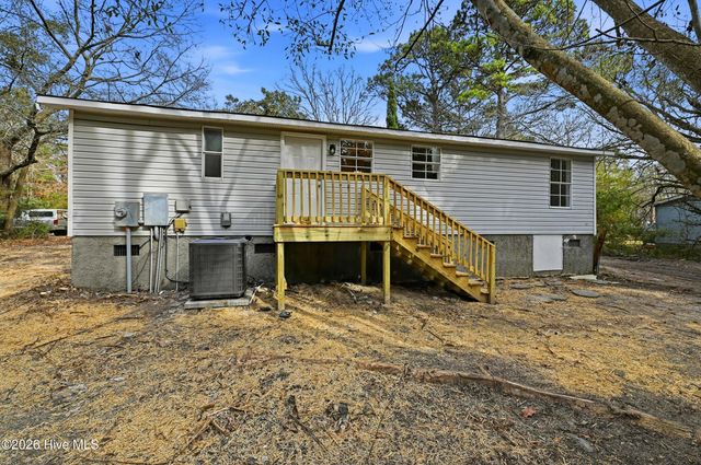808 Wildwood Circle, Hampstead, NC 28443
