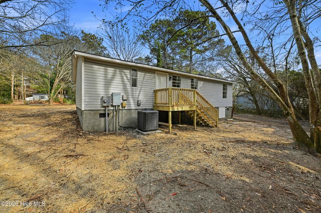 808 Wildwood Circle, Hampstead, NC 28443