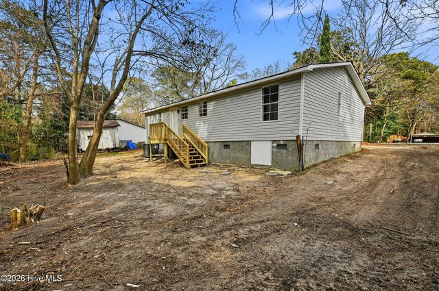 808 Wildwood Circle, Hampstead, NC 28443