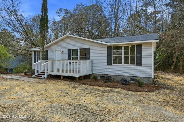 808 Wildwood Circle, Hampstead, NC 28443