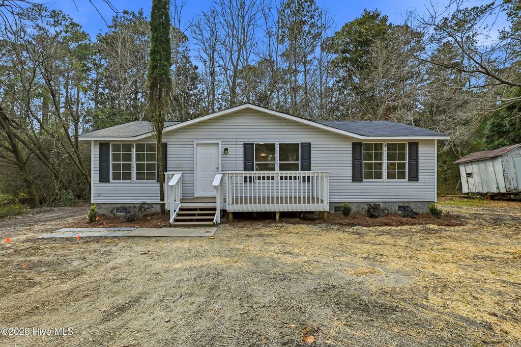 808 Wildwood Circle, Hampstead, NC 28443