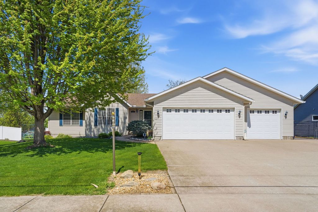 304 E Lauretta Street, Blue Grass, IA 52726