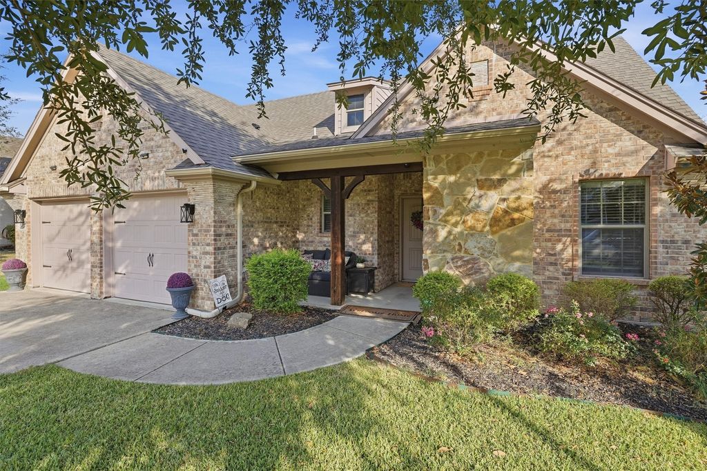 516 Magnolia Parkway, Benbrook, TX 76126 — photo 2