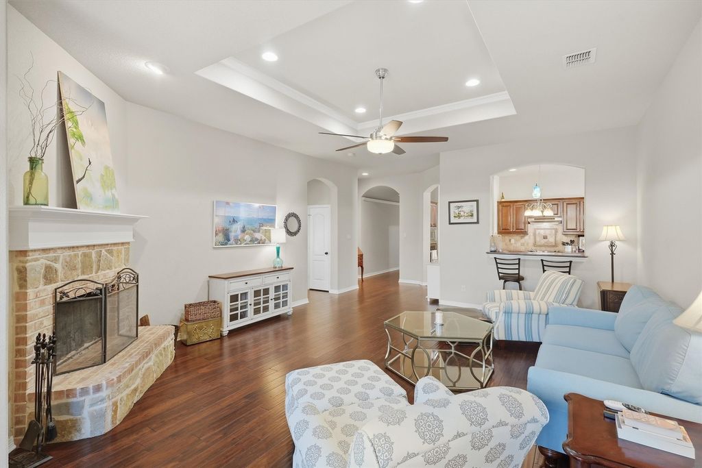 516 Magnolia Parkway, Benbrook, TX 76126 — photo 4