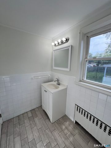25 Ann Street, East Hartford, CT 06108