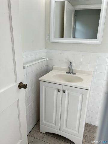 25 Ann Street, East Hartford, CT 06108