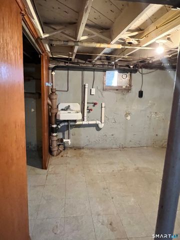 25 Ann Street, East Hartford, CT 06108