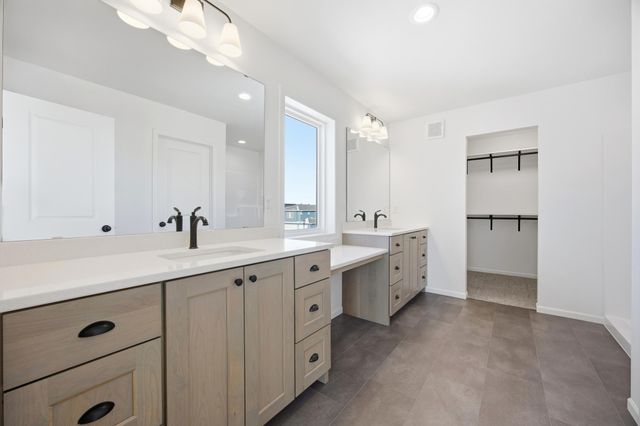 10350 Burgundy Drive, Horace, ND 58047