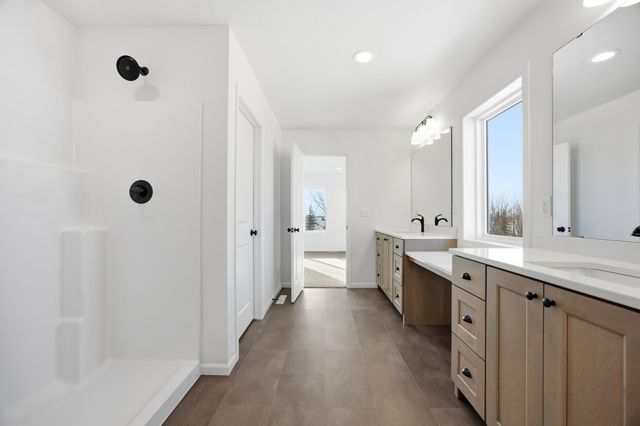 10350 Burgundy Drive, Horace, ND 58047