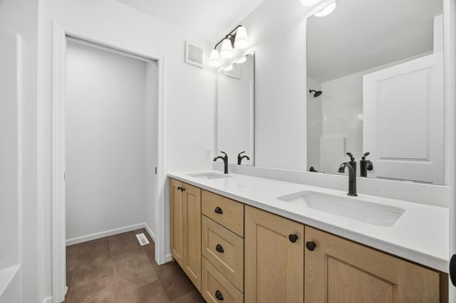 10350 Burgundy Drive, Horace, ND 58047