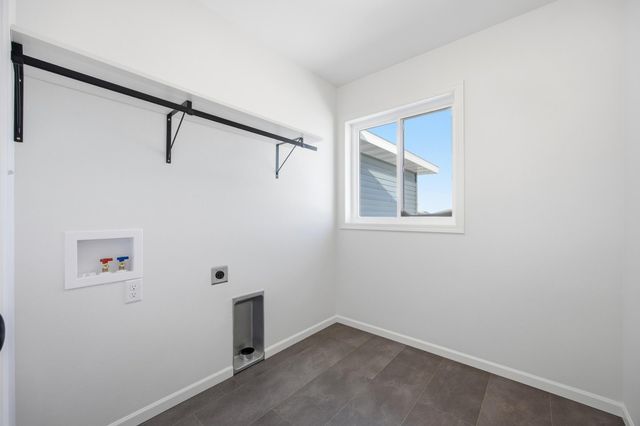 10350 Burgundy Drive, Horace, ND 58047