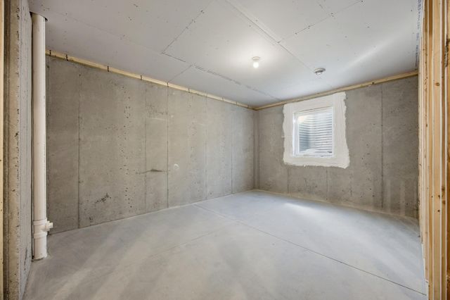 10350 Burgundy Drive, Horace, ND 58047